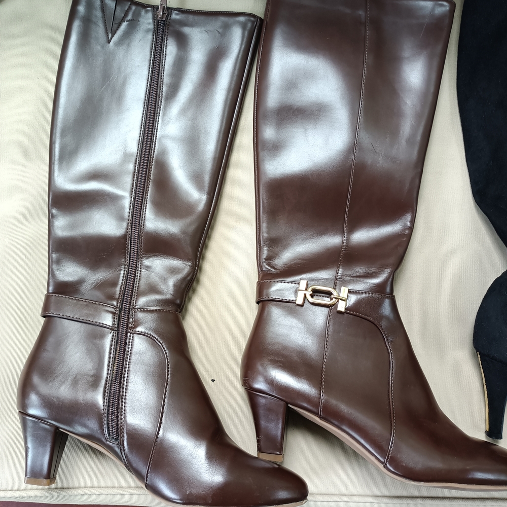 Brown Heeled Leather Boots with Sleek Silhouette